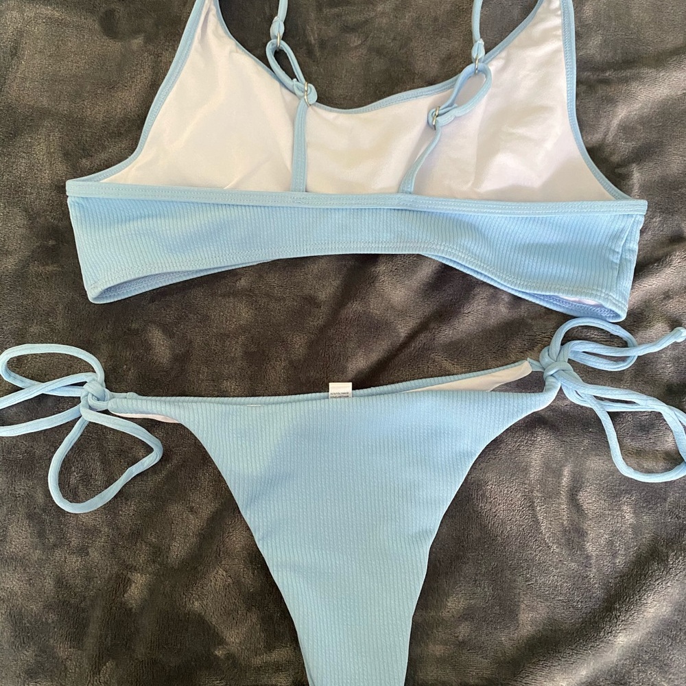 Bikini - Picture 2 of 4